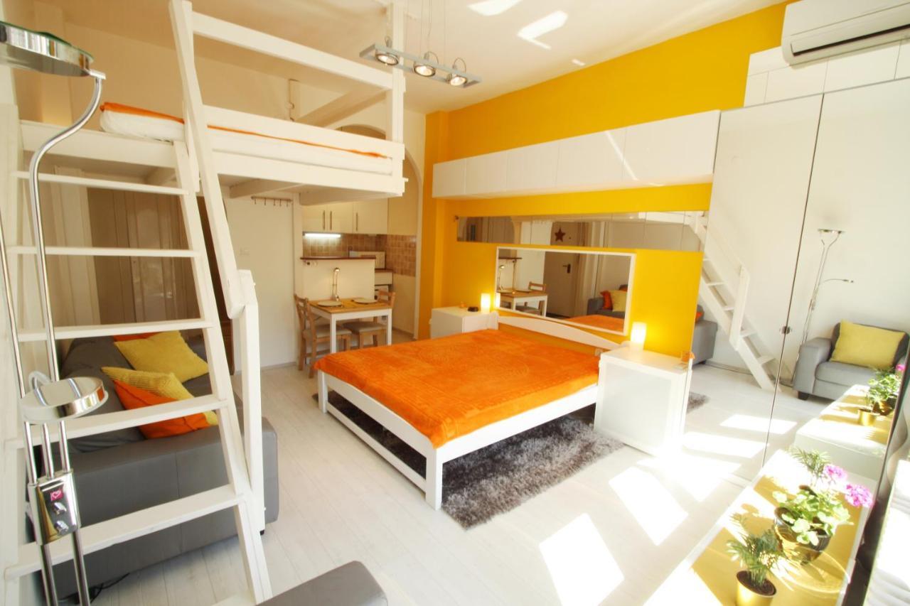 Sunny Studio With Balcony In Party District Budapesta Exterior foto