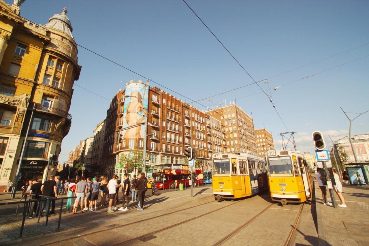 Sunny Studio With Balcony In Party District Budapesta Exterior foto