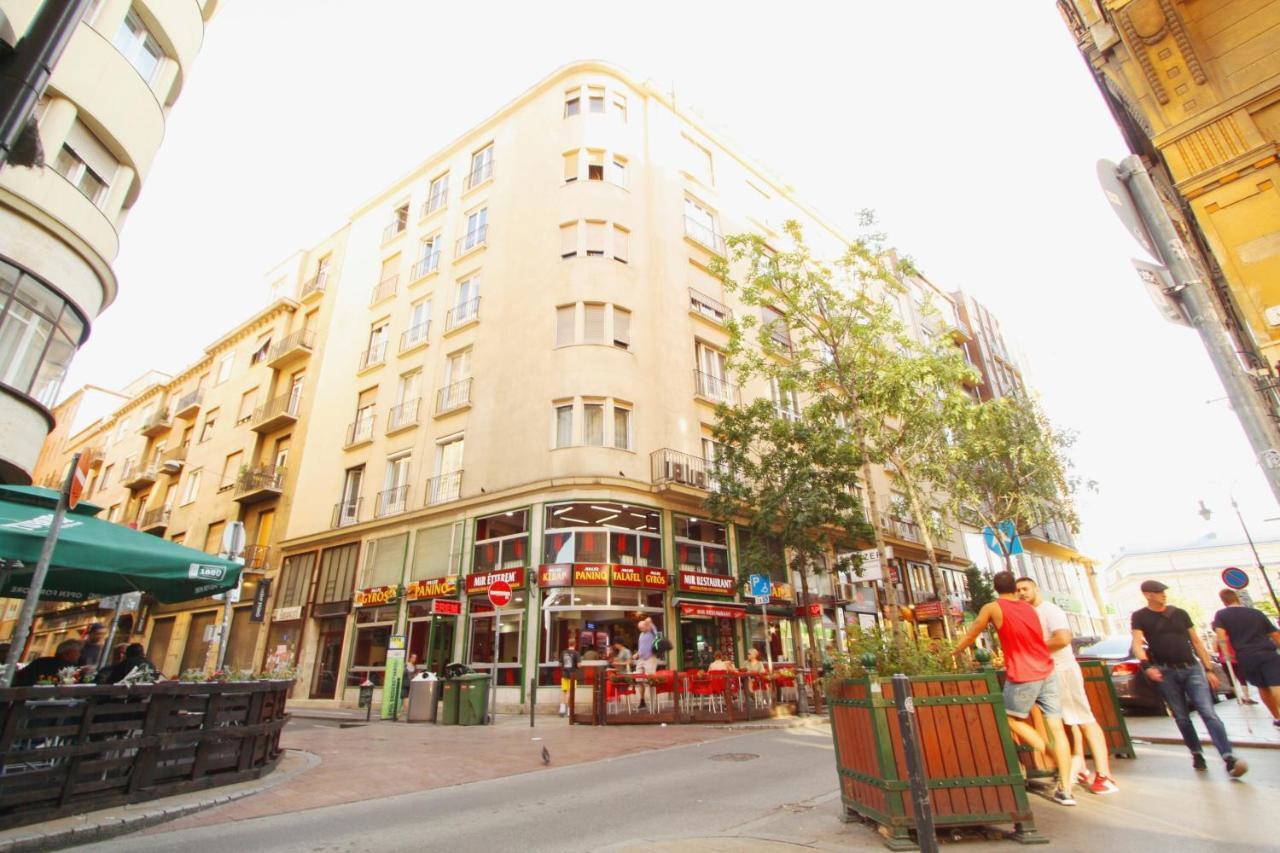 Sunny Studio With Balcony In Party District Budapesta Exterior foto