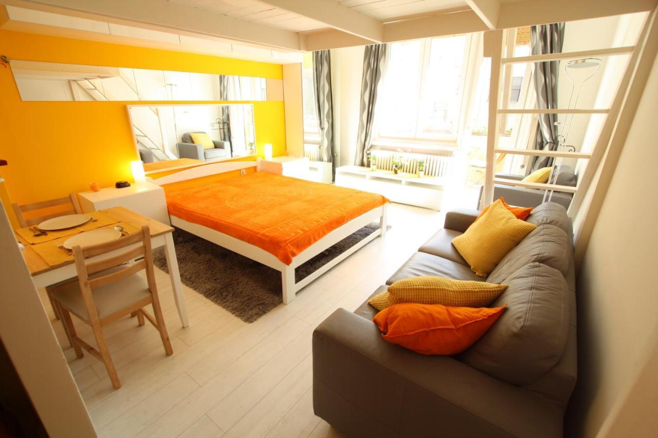 Sunny Studio With Balcony In Party District Budapesta Exterior foto
