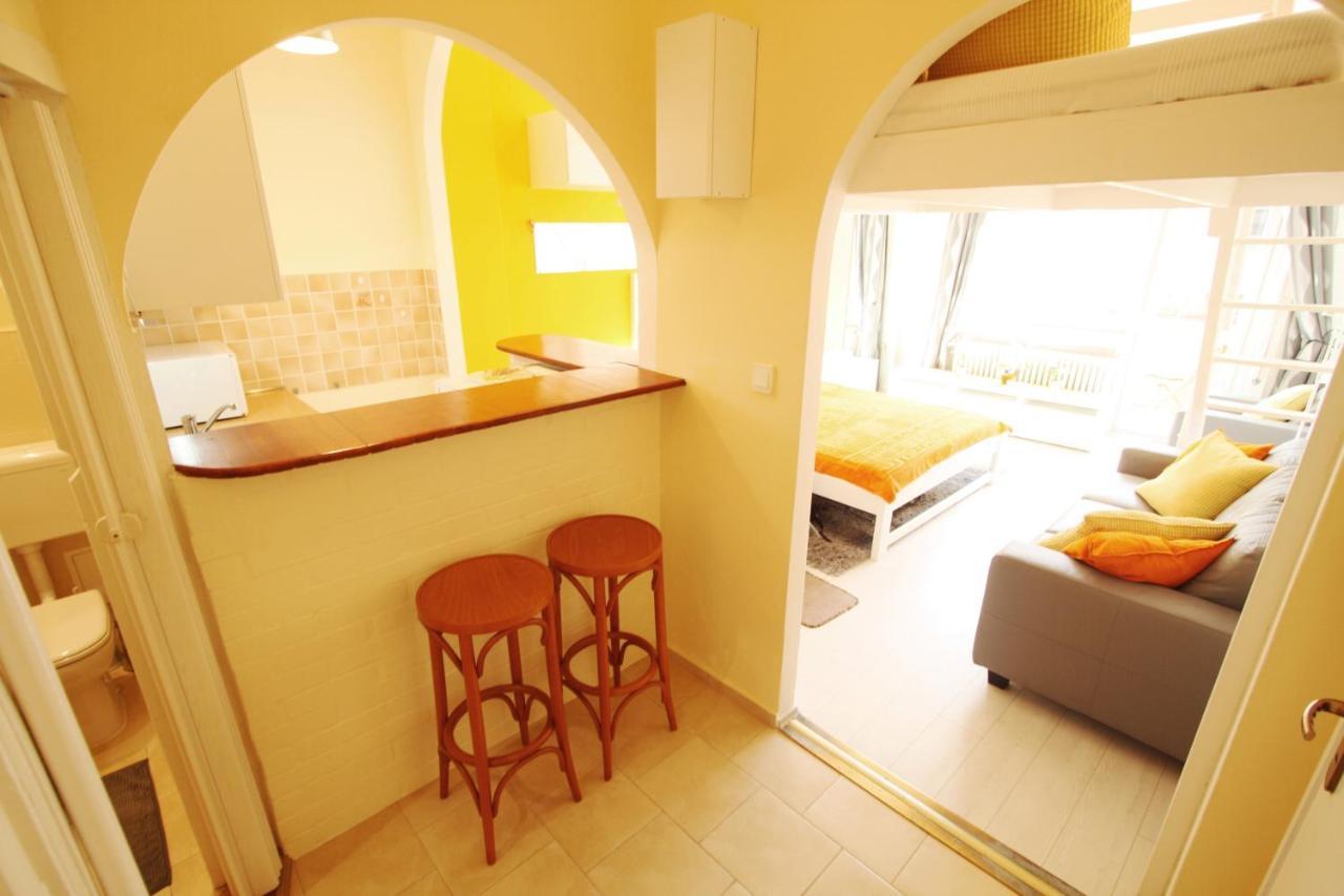 Sunny Studio With Balcony In Party District Budapesta Exterior foto
