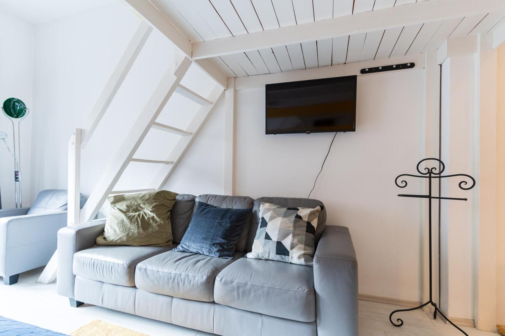 Sunny Studio With Balcony In Party District Budapesta Exterior foto
