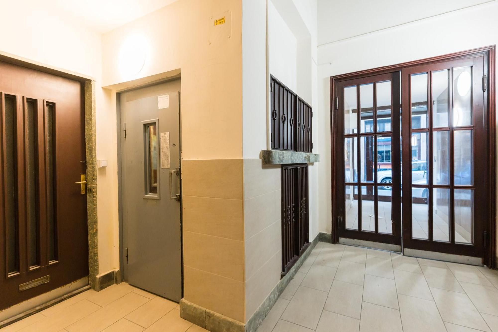 Sunny Studio With Balcony In Party District Budapesta Exterior foto